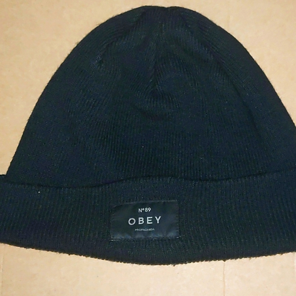 LIKE NEW NEVER WORN 💥 BLACK OBEY TOBOGGAN 💥